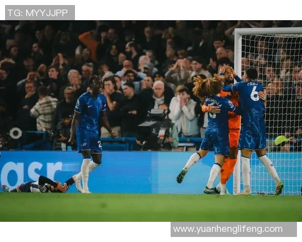 世界杯切尔西逆转阿森纳红牌争议引发全场热议与激烈讨论